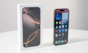 iPhone 16 bán kiểu 'bia kèm lạc' tại Việt Nam