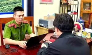 Nam sinh bị 'công an online' ép lừa tiền cha mẹ
