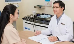 Làm thế nào giảm ù tai khi đi máy bay?