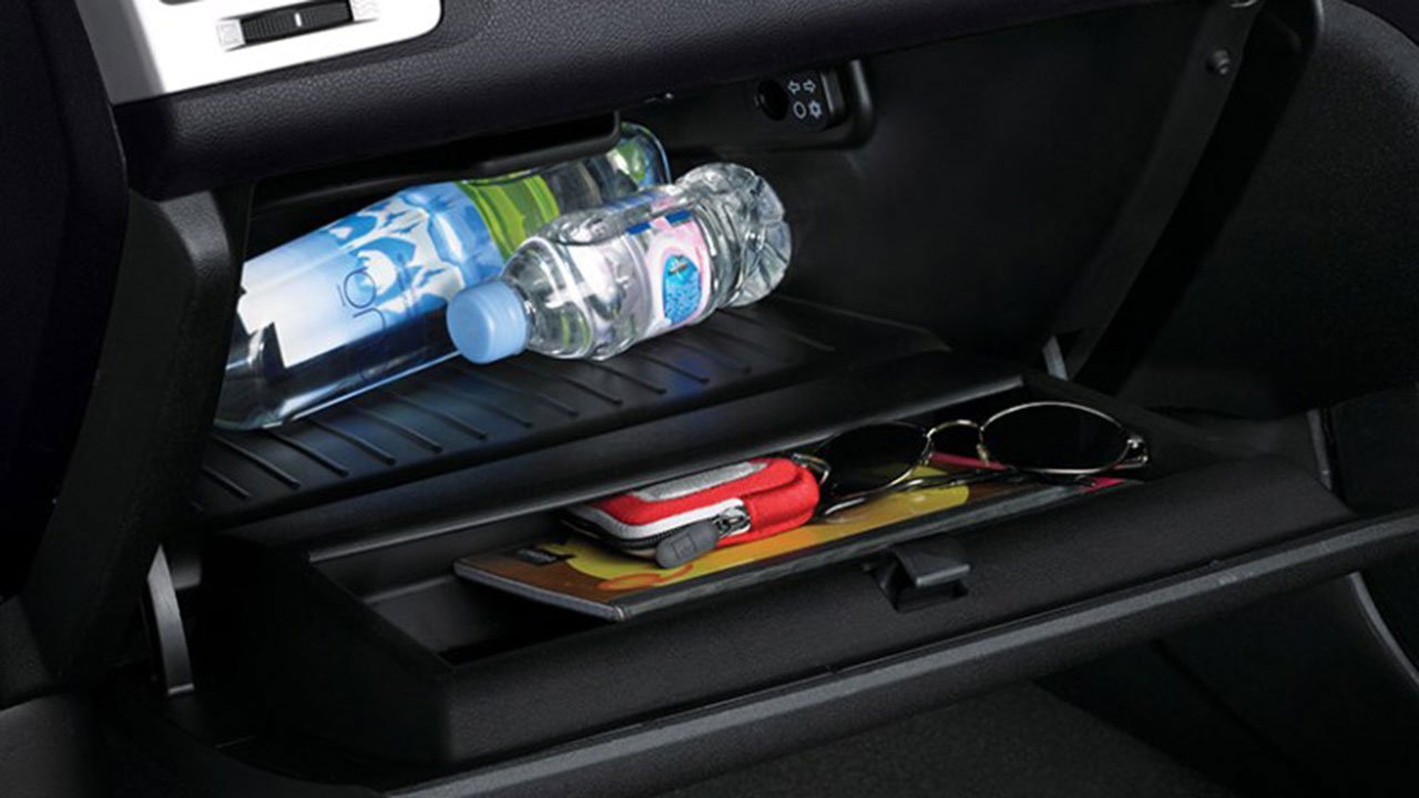 Những vật dụng cần thiết nên để ở cốp phụ bên trong xe ô tô